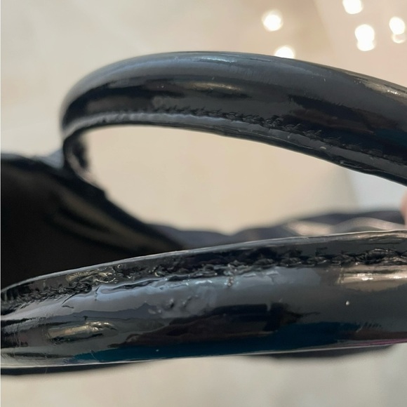 TORY BURCH ELLA TOTE
•BLACK LOGO
•SHOULDER PURSE
•NYLON PATENT TRIM - Picture 8 of 12